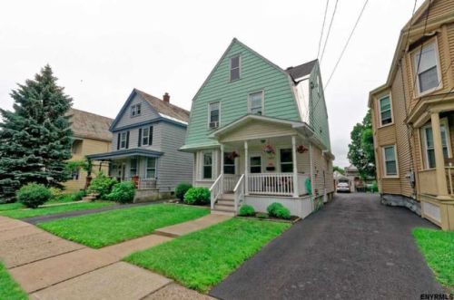 1621 Avenue B, Schenectady NY  12308-2227 exterior