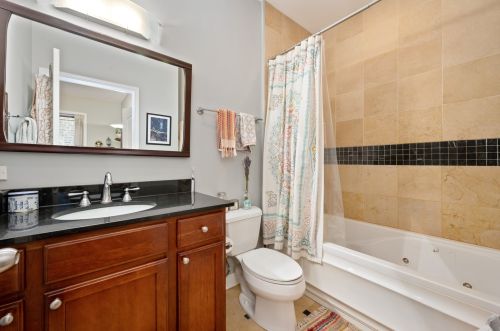 1452 Blackhawk St, Chicago IL 60610-1170 exterior