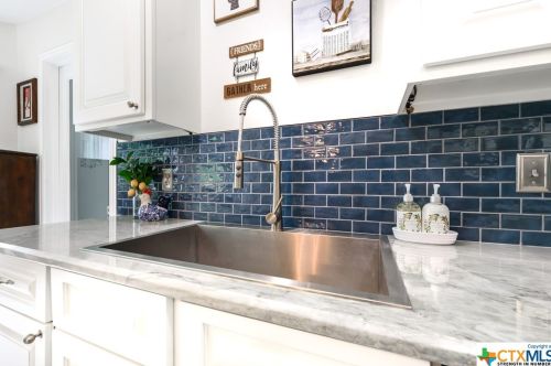 9515 Maverick Pt, San Antonio TX 78240-4049 exterior