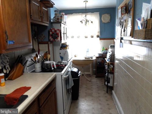 6147 Erdrick St, Philadelphia PA 19135-3516 exterior