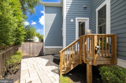 300 Mount Vernon Ave, Alexandria VA  22301-2232 exterior