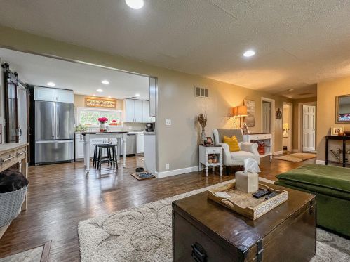 28985 Middle Xing Rd, Dowagiac MI 49047-8204 exterior