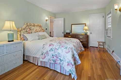 23 Buckingham Pl, Norwalk CT 06851-5004 exterior