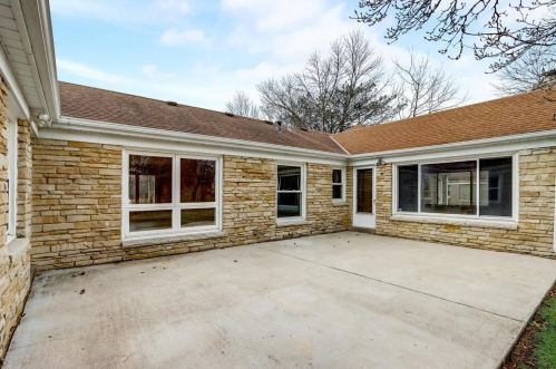 3160 Menomonee Riv Pkwy, Milwaukee WI 53222-3371 exterior