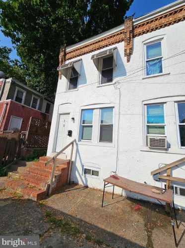 702 Lincoln St, Chester PA 19013-3527 exterior