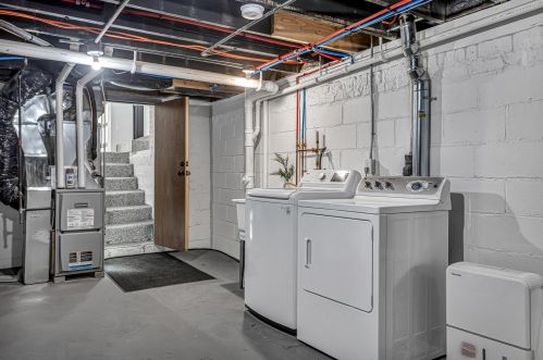 1411 Potter Ave, Milwaukee WI 53207-2115 exterior