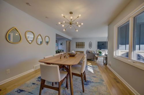 925 Bay Point Rd, Milwaukee WI  53217-1355 exterior