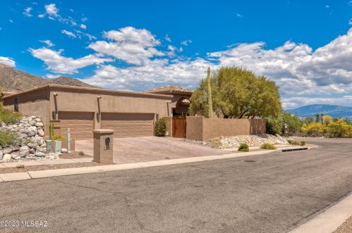 6185 Avenida De Chaparron, Tucson AZ  85750-1244 exterior