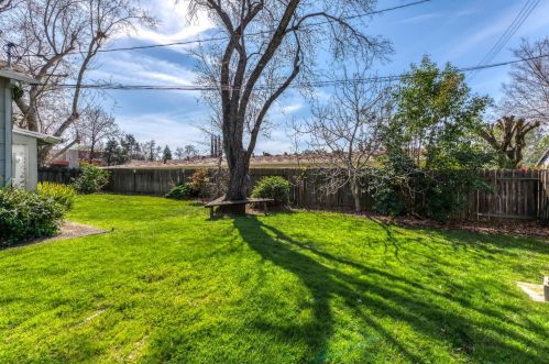 102 Natoma St, Folsom CA 95630-3011 exterior