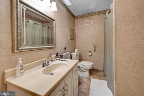 742 Johnston St, Philadelphia PA 19148-4943 exterior