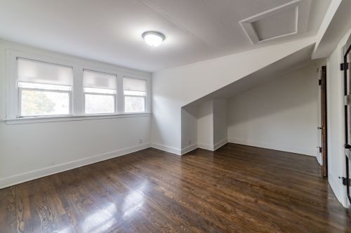 7225 Bennett Ave, Chicago IL  60649-2905 exterior