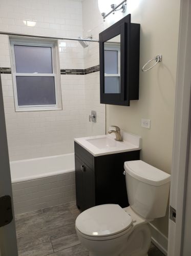 648 Roscoe St, Chicago IL  60657-2940 exterior