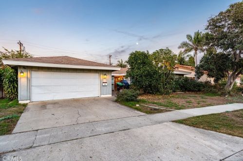 1311 Lance Dr, Tustin, CA 92780-4542