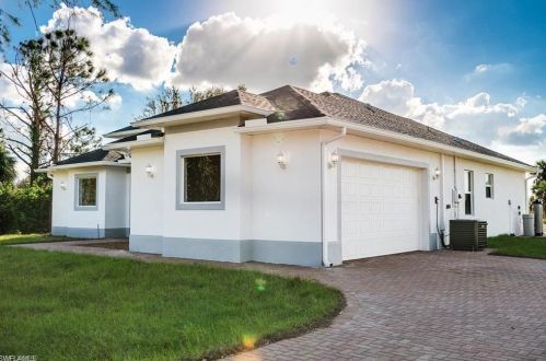 4811 12th St, Naples, FL 34120-6419