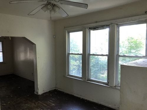 2038 70th St, Chicago, IL 60649-1523