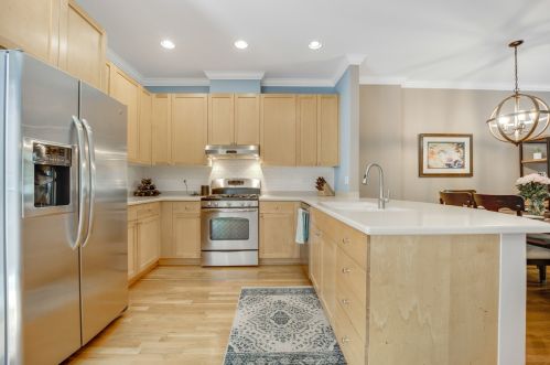 1905 Grace St, Chicago IL 60613-2901 exterior