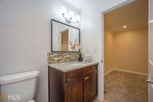 5430 Chemin De Vie, Atlanta GA 30342-2577 exterior