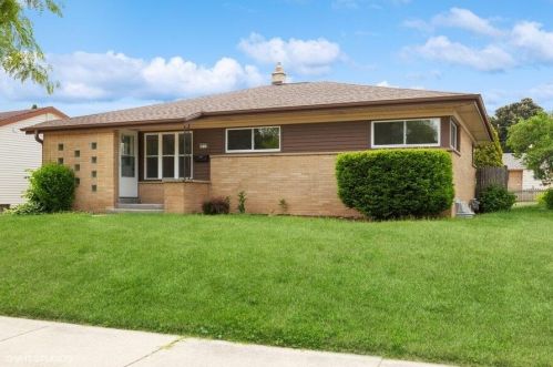 8833 Arden Pl, Milwaukee, WI 53225-5056