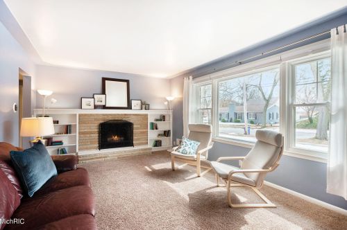 1953 Evergreen St, Grand Rapids MI 49506-4141 exterior