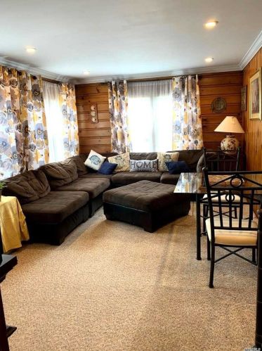 130 Haig Rd, Valley Stream, NY 11581-3403