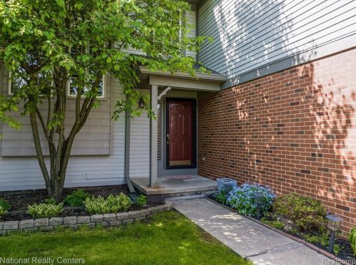 475 Winwood Cir, Walled Lake, MI 48390-3573