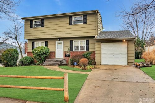 15 Bertrand St, Old Bridge, NJ 08857-2532