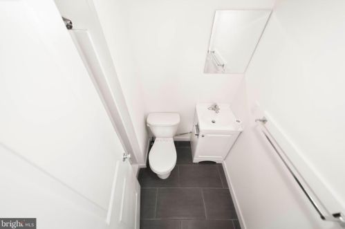 520 4 St, Philadelphia PA 19140-2417 exterior