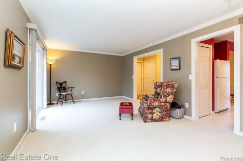 1439 Lantern Ln, Rochester MI 48306-4240 exterior