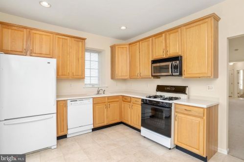 135 Burholme Dr, Trenton NJ 08691-3336 exterior