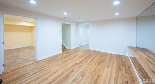 55 Oliver Ave, Edison NJ 08820-3122 exterior