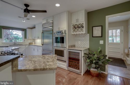 8909 Linton Ln, Alexandria VA 22308-2438 exterior