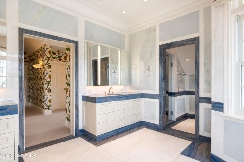 7 Cobb Is Dr, Greenwich CT 06830-7244 exterior