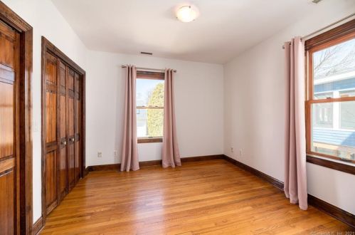 206 Milbank Ave, Greenwich CT 06830-6617 exterior