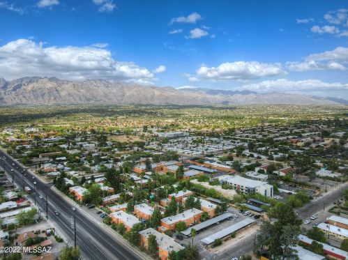 2950 Alvernon Way, Tucson AZ  85712-1458 exterior