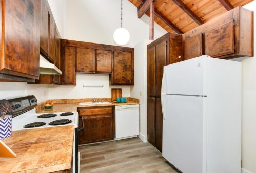 1314 Marina Cir, Davis CA 95616-2728 exterior