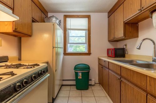 402 Cumberland Hill Rd, Woonsocket RI 02895-4820 exterior