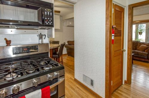 992 Milton Blvd, Rahway NJ 07065-1721 exterior