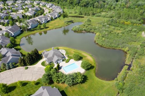 8690 Oakland Hl Cir, Kalamazoo MI 49024-5298 exterior