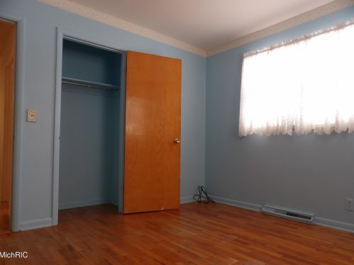 185 Brooks Rd, Meskegon MI 49442-6501 exterior