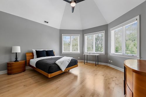 184 South St, Elmhurst IL  60126-4000 exterior