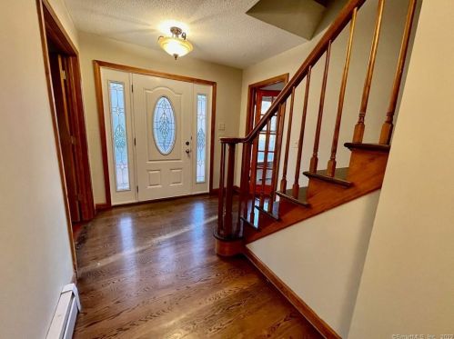 100 Fieldstone Dr, Windsor, CT 06095-1609