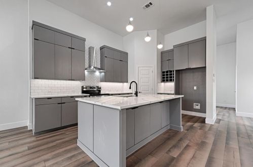 3903 Bernal Dr, Dallas TX 75212-3302 exterior