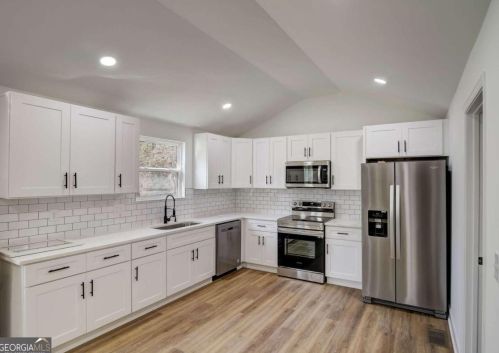 2006 Lisbon Dr, Atlanta GA 30310-4920 exterior