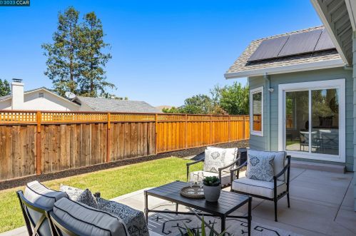 1711 Berrywood Dr, Concord CA 94521-2142 exterior