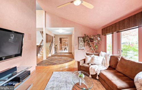 16 Arlive Ct, Rockville MD 20854-2978 exterior