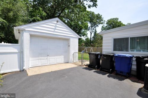 1324 Morgan Ave, Riverton NJ 08077-2730 exterior