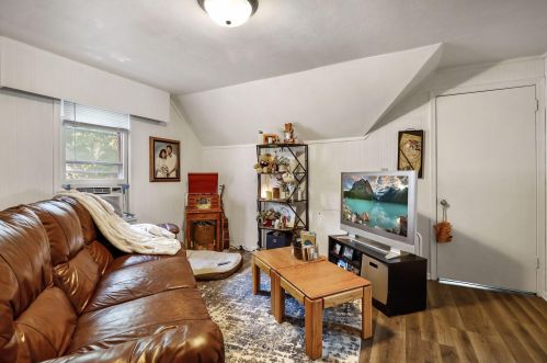 919 6 St, Saint Paul MN 55106-4503 exterior