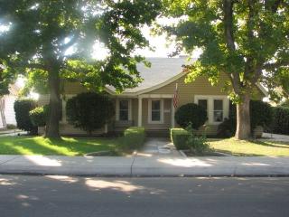 1813 1 St, Bakersfield CA  93304-3129 exterior