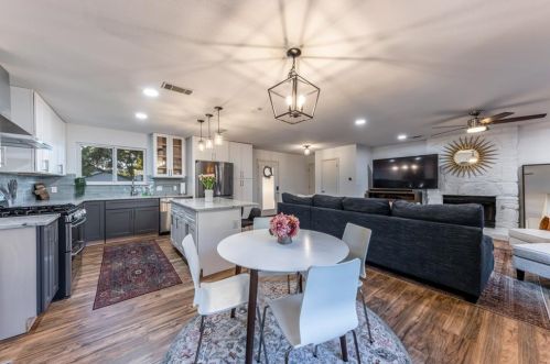 3803 Alexandria Dr, Austin TX  78749-3934 exterior