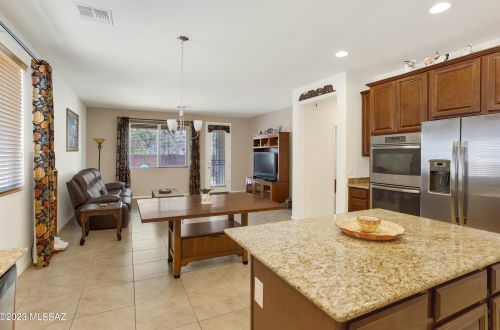 38809 Running Roses Ln, Tucson, AZ 85739-5953